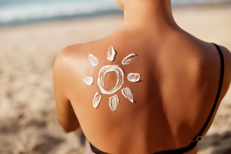 "Guida alla scelta della protezione solare perfetta: consigli per una pelle protetta e sana"