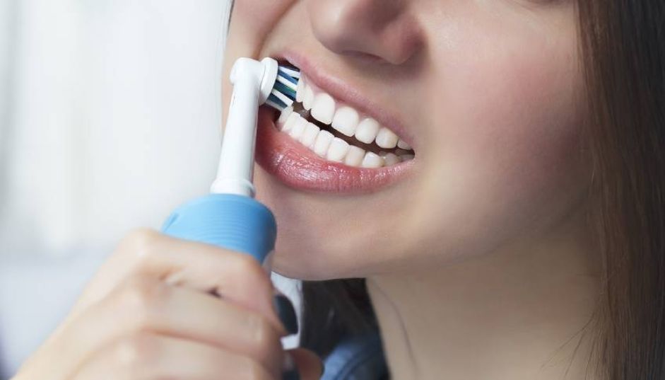 Igiene dentale e l'utilizzo dello spazzolino elettrico